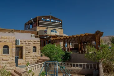 مدخل بيت ضيافة الغواصين العرب