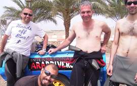 Frinds of arab divers 